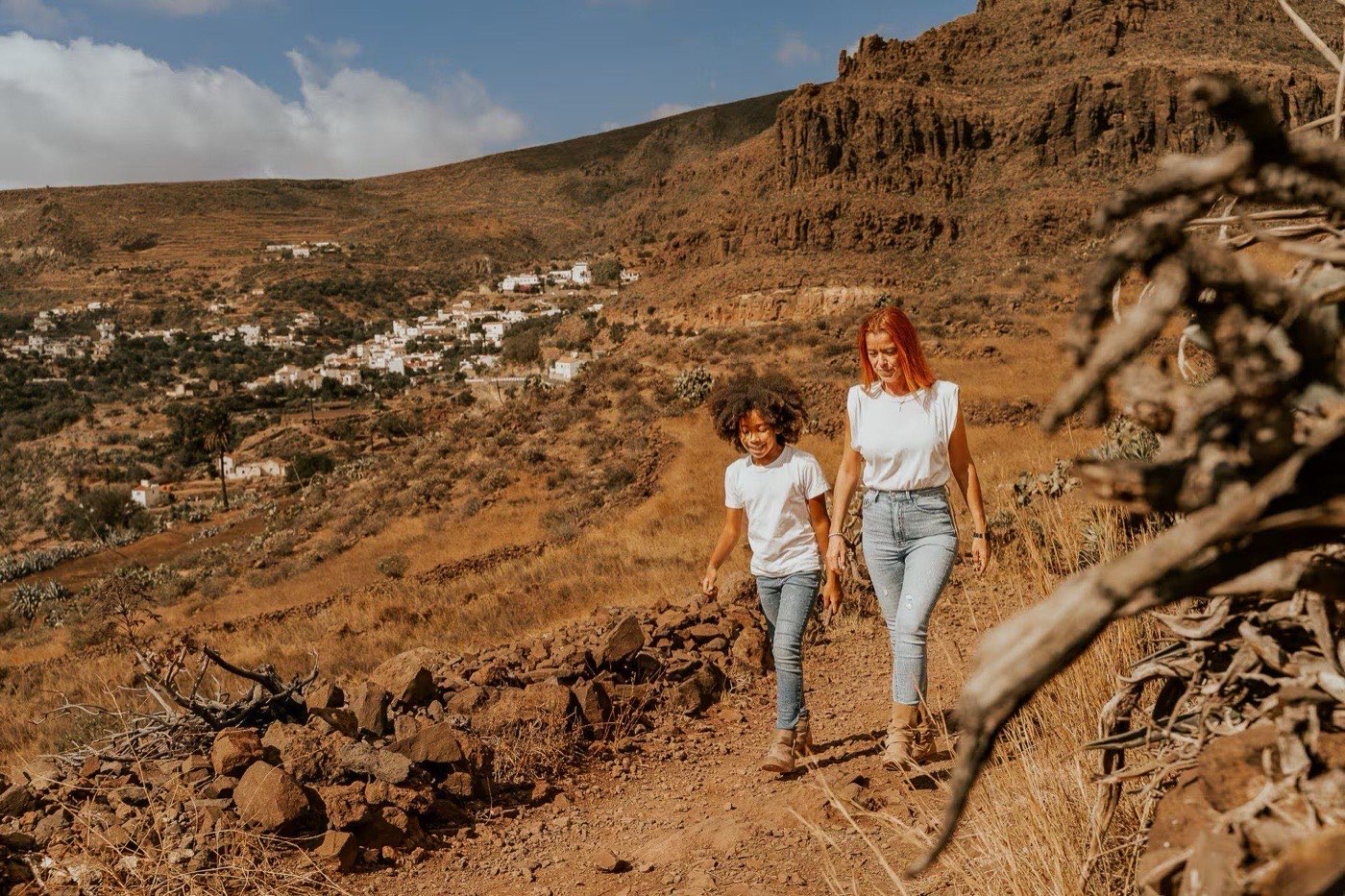 Couple photo shoot at Maspalomas dunes – romantic vacation photography in Gran Canaria