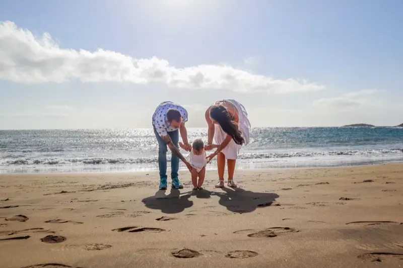 Freundesgruppe in den Maspalomas Sanddünen – Gruppenfotos Gran Canaria