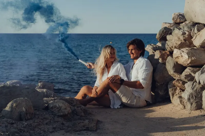 Paar in der Altstadt Dalt Vila – urbanes Fotoshooting Ibiza