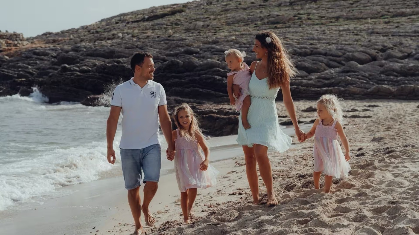 Vacation photo shoot in Mallorca – professional holiday photos on the beach