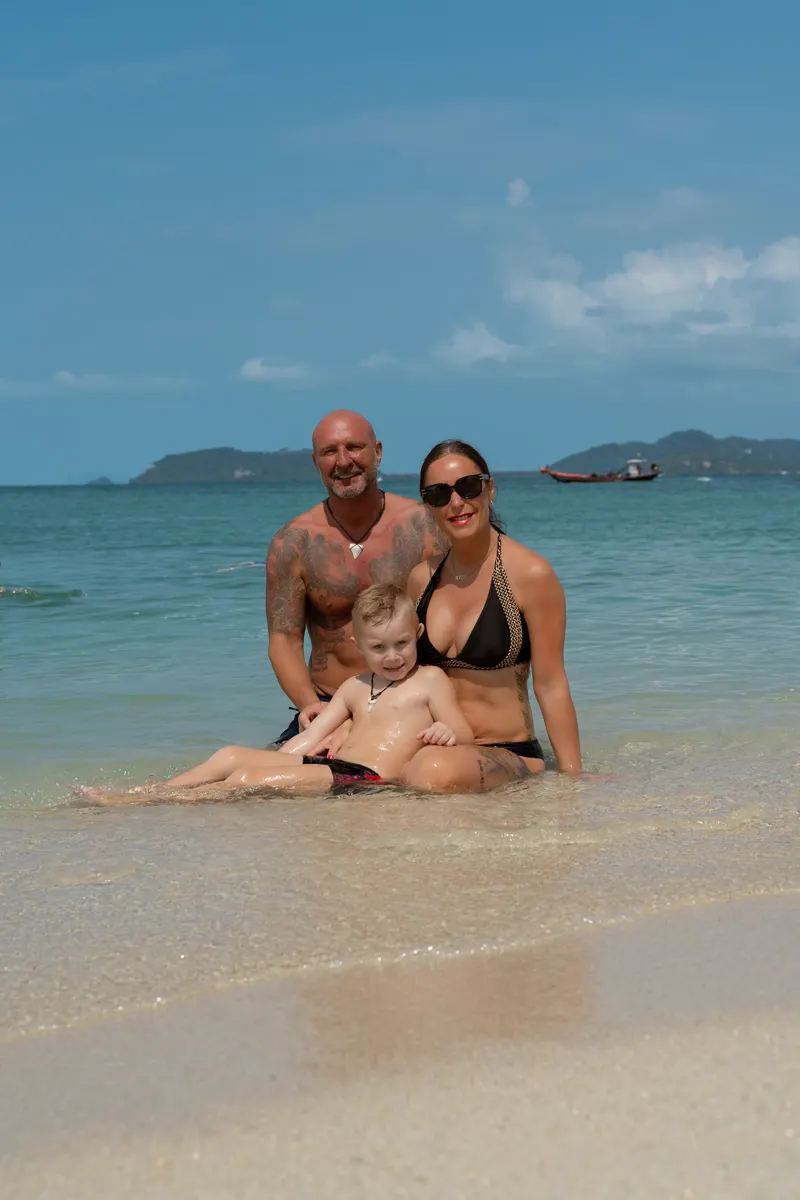 Freundesgruppe am Traumstrand in Thailand – Gruppenfotos Koh Samui